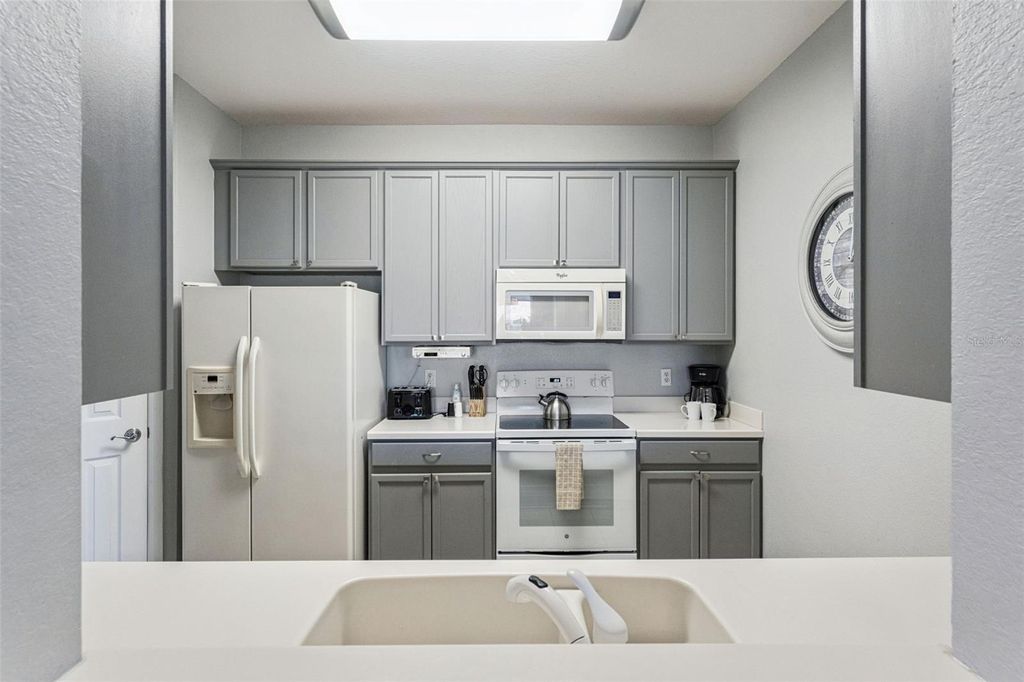 Image 13 of property listing at 4862 CAYVIEW AVENUE 403, Orlando, FL 32819