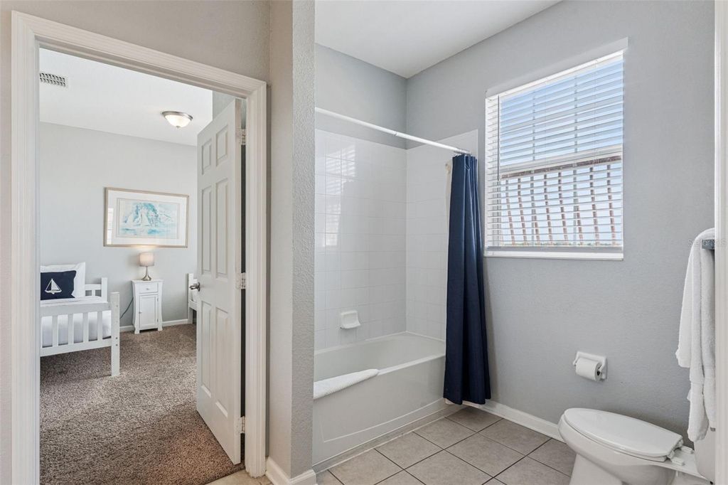 Image 20 of property listing at 4862 CAYVIEW AVENUE 403, Orlando, FL 32819