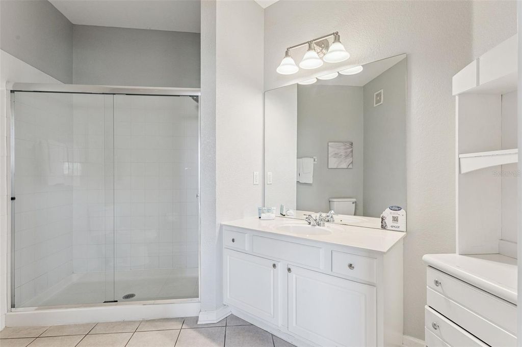 Image 21 of property listing at 4862 CAYVIEW AVENUE 403, Orlando, FL 32819