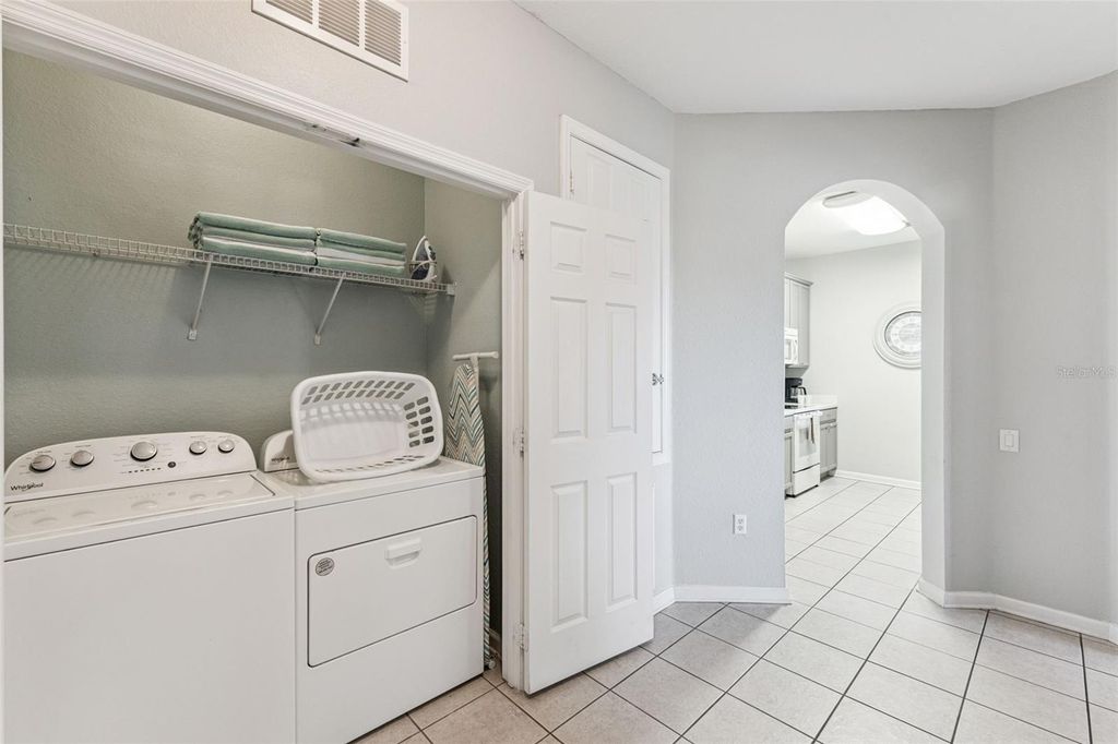 Image 23 of property listing at 4862 CAYVIEW AVENUE 403, Orlando, FL 32819