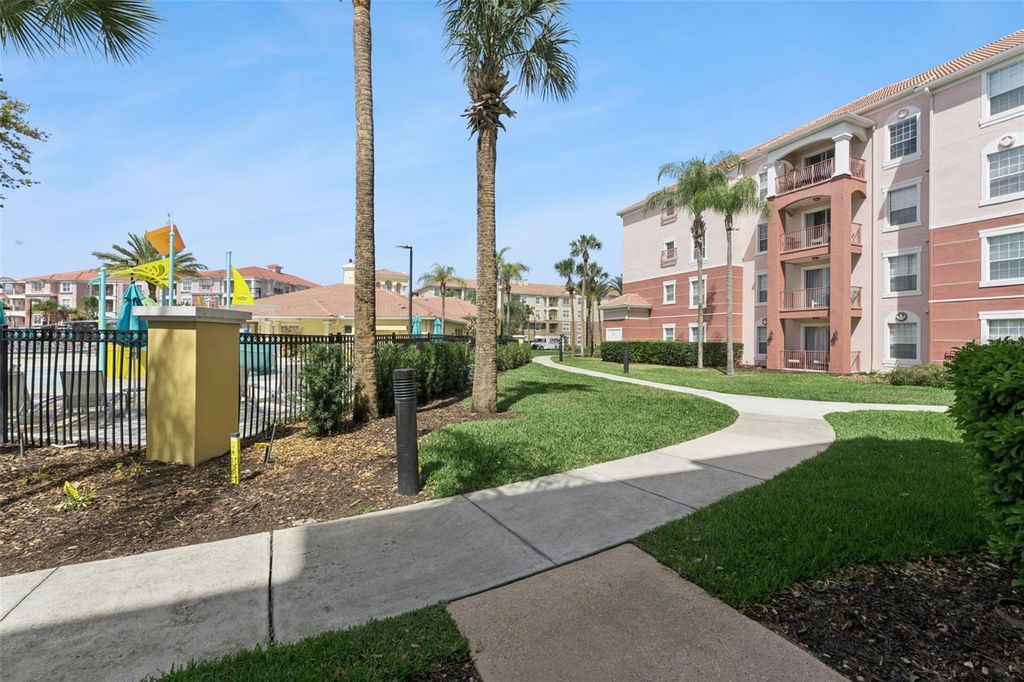 Image 28 of property listing at 4862 CAYVIEW AVENUE 403, Orlando, FL 32819