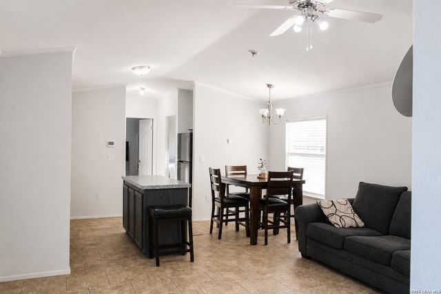 23043 Hilltop Peaks, Elmendorf, TX 78112