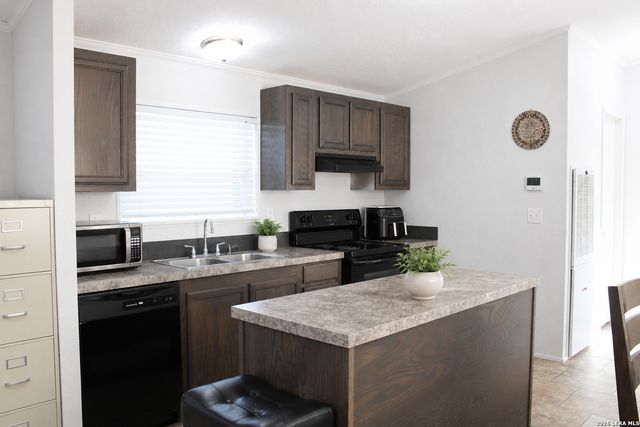 23043 Hilltop Peaks, Elmendorf, TX 78112