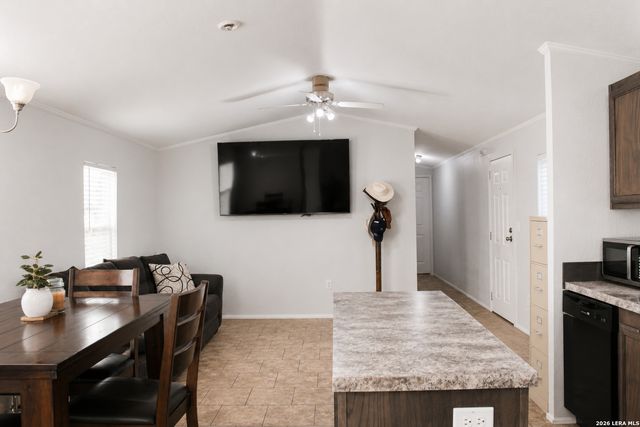 23043 Hilltop Peaks, Elmendorf, TX 78112