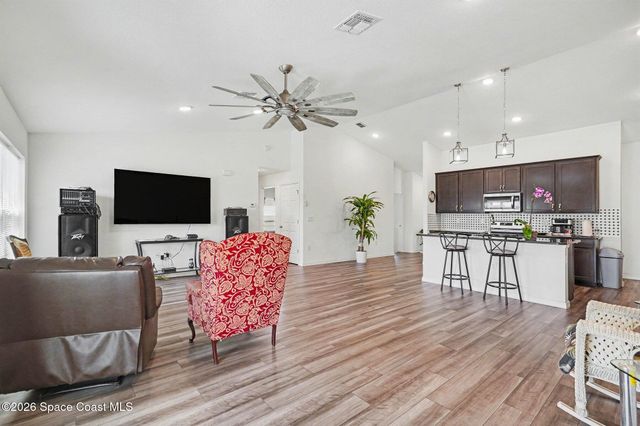 808 Grandeur Street SE, Palm Bay, FL 32909