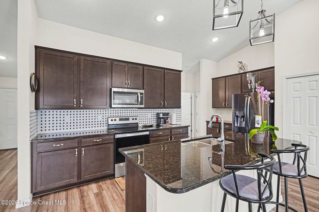 808 Grandeur Street SE, Palm Bay, FL 32909