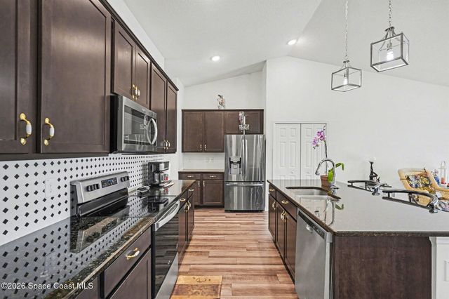 808 Grandeur Street SE, Palm Bay, FL 32909