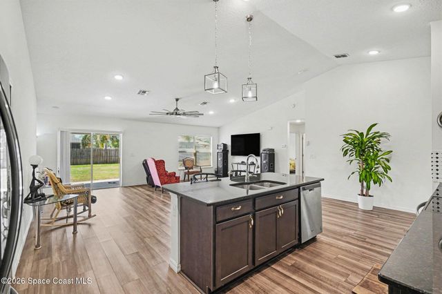 808 Grandeur Street SE, Palm Bay, FL 32909