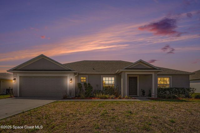 808 Grandeur Street SE, Palm Bay, FL 32909