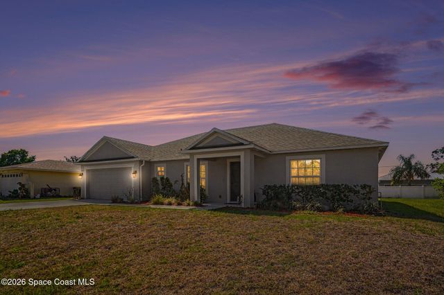 808 Grandeur Street SE, Palm Bay, FL 32909