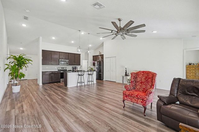 808 Grandeur Street SE, Palm Bay, FL 32909