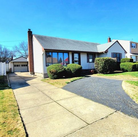 3030 N Jerusalem Road, Wantagh, NY 11793