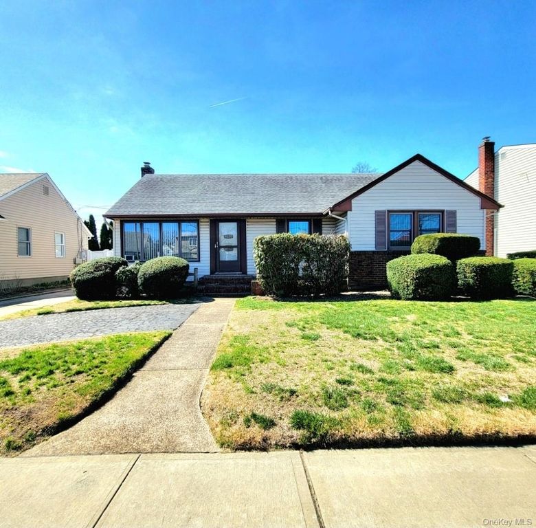 3030 N Jerusalem Road, Wantagh, NY 11793