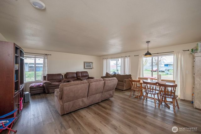 206 208 Beale Avenue, Moses Lake, WA 98837