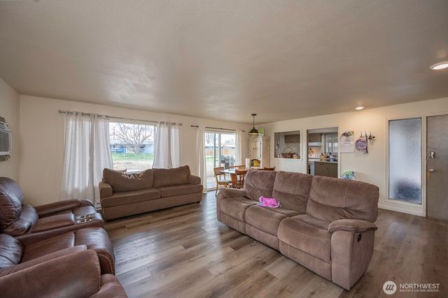 206 208 Beale Avenue, Moses Lake, WA 98837