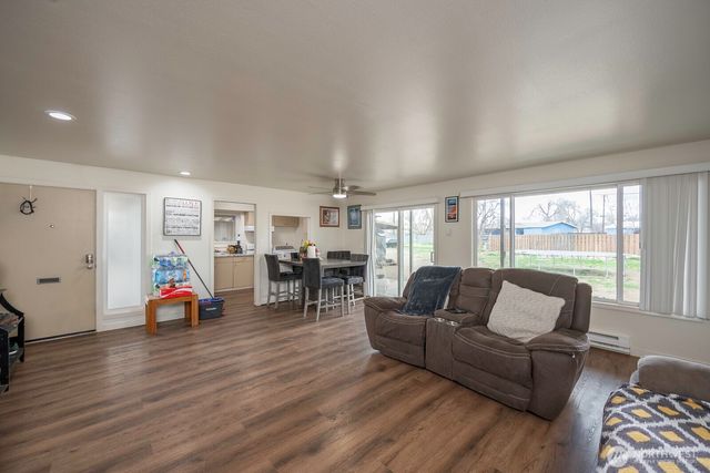 206 208 Beale Avenue, Moses Lake, WA 98837