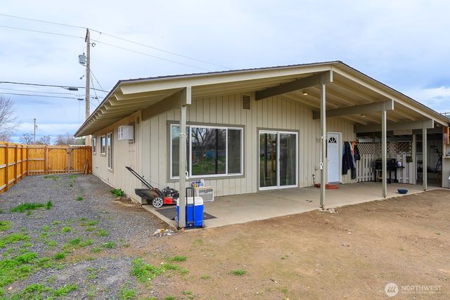206 208 Beale Avenue, Moses Lake, WA 98837