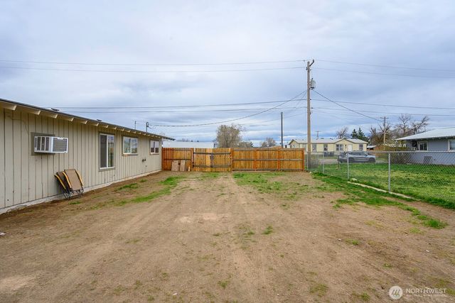 206 208 Beale Avenue, Moses Lake, WA 98837