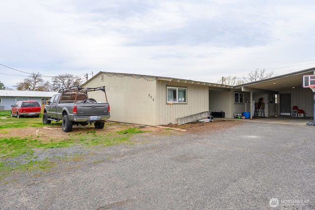 206 208 Beale Avenue, Moses Lake, WA 98837