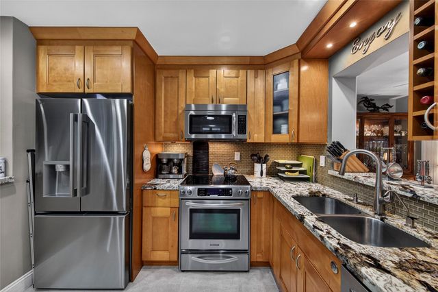 2213 NE 16th Ave, Wilton Manors, FL 33305