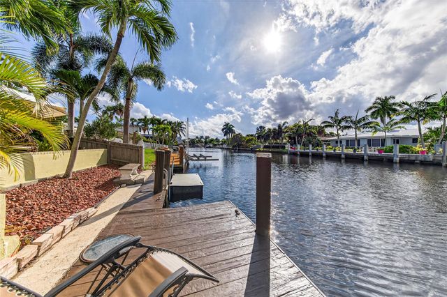 2213 NE 16th Ave, Wilton Manors, FL 33305