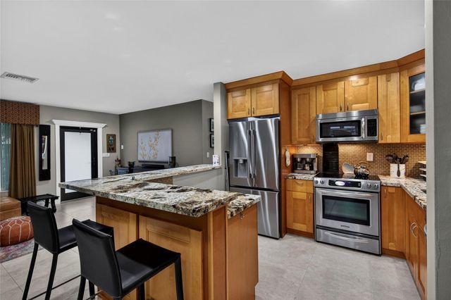 2213 NE 16th Ave, Wilton Manors, FL 33305