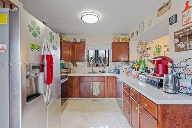 9746 NW 4th Ln 9746, Miami, FL 33172