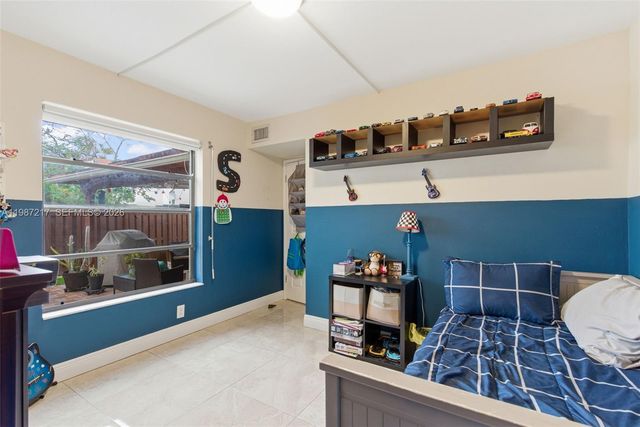 9746 NW 4th Ln 9746, Miami, FL 33172