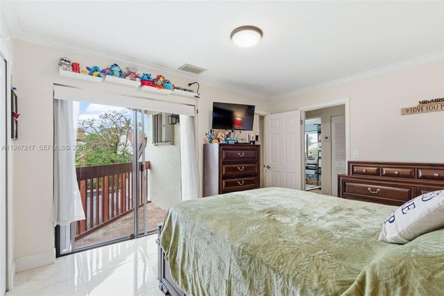 9746 NW 4th Ln 9746, Miami, FL 33172