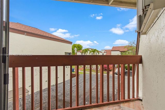 9746 NW 4th Ln 9746, Miami, FL 33172