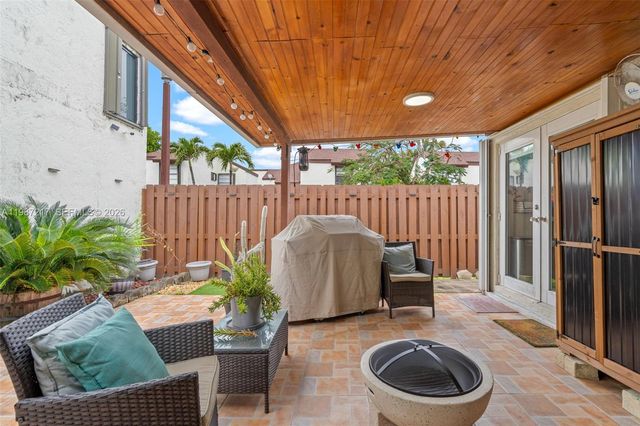 9746 NW 4th Ln 9746, Miami, FL 33172