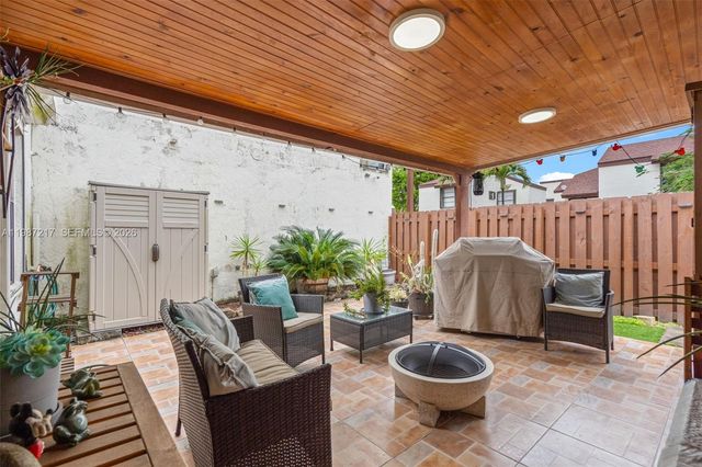 9746 NW 4th Ln 9746, Miami, FL 33172