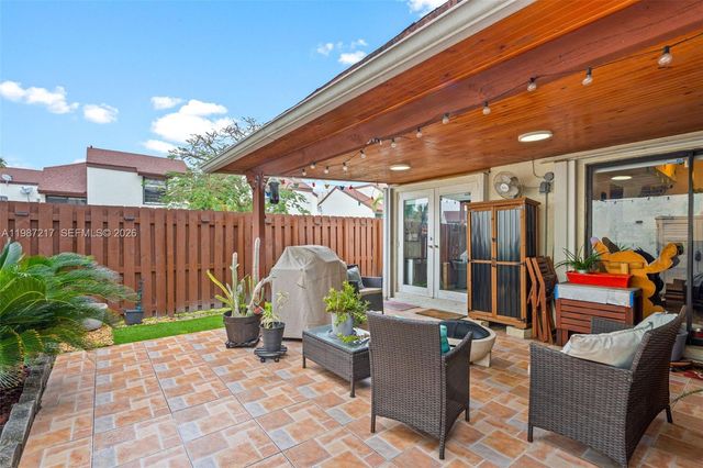 9746 NW 4th Ln 9746, Miami, FL 33172