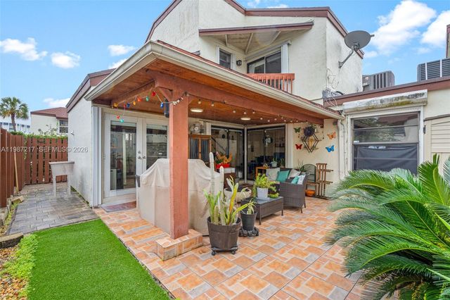 9746 NW 4th Ln 9746, Miami, FL 33172