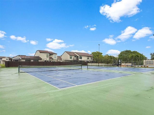 9746 NW 4th Ln 9746, Miami, FL 33172