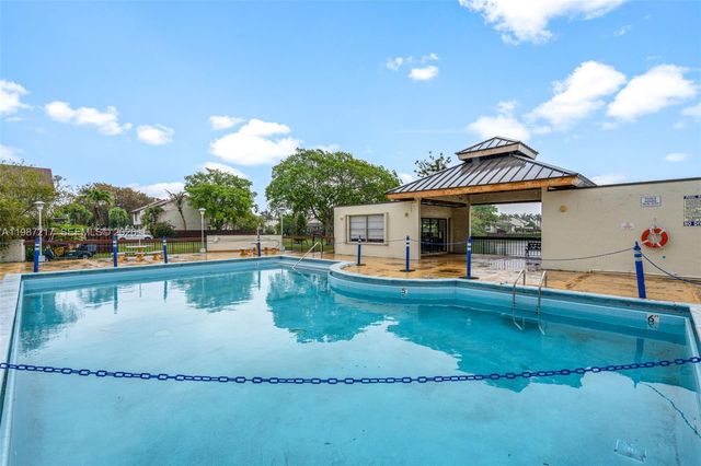 9746 NW 4th Ln 9746, Miami, FL 33172