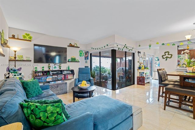 9746 NW 4th Ln 9746, Miami, FL 33172