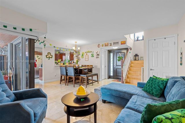 9746 NW 4th Ln 9746, Miami, FL 33172