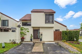 9746 NW 4th Ln 9746, Miami, FL 33172