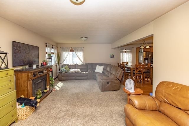 1370 Danvers Parkway, Valparaiso, IN 46385