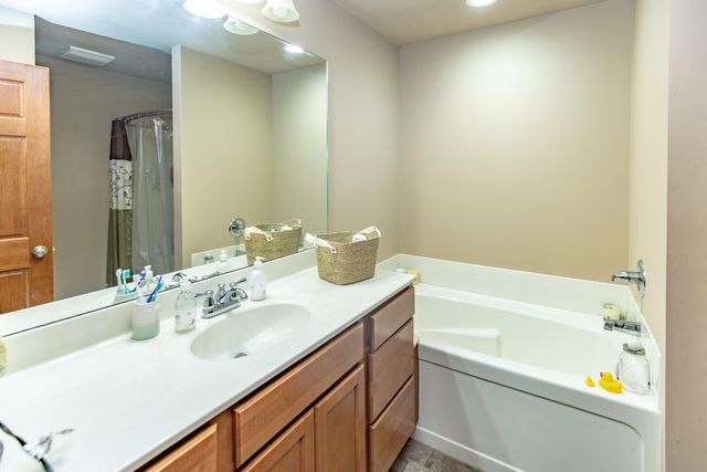 1370 Danvers Parkway, Valparaiso, IN 46385