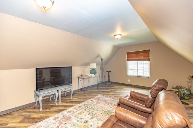1370 Danvers Parkway, Valparaiso, IN 46385