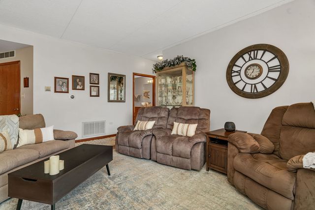 6430 Pine Cone Drive 1W, Tinley Park, IL 60477