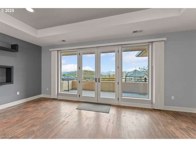 1518 Ne VISTA FE Ct, Roseburg, OR 97470