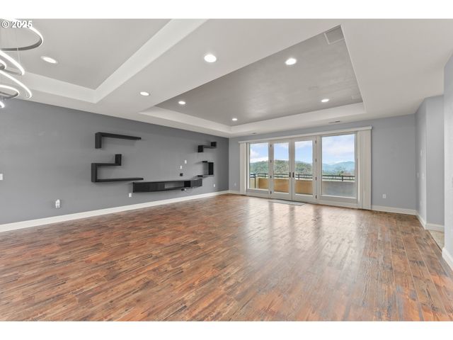 1518 Ne VISTA FE Ct, Roseburg, OR 97470