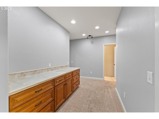 1518 Ne VISTA FE Ct, Roseburg, OR 97470