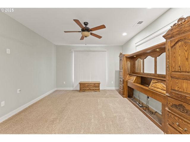 1518 Ne VISTA FE Ct, Roseburg, OR 97470