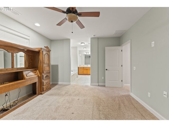 1518 Ne VISTA FE Ct, Roseburg, OR 97470