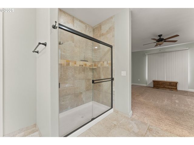 1518 Ne VISTA FE Ct, Roseburg, OR 97470