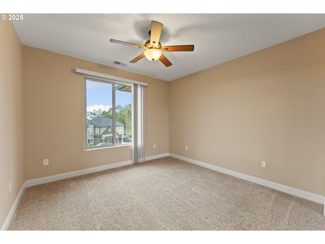 1518 Ne VISTA FE Ct, Roseburg, OR 97470